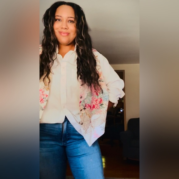 Hey You! 😜 Welcome to My Closet! 💚 - Picture 1 of 1